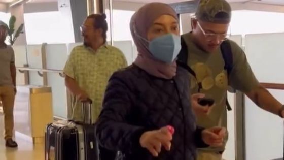 Perpisahan Haru di Bandara, 8 Foto Abe Anak Melly Goeslaw Berangkat Kuliah ke Australia