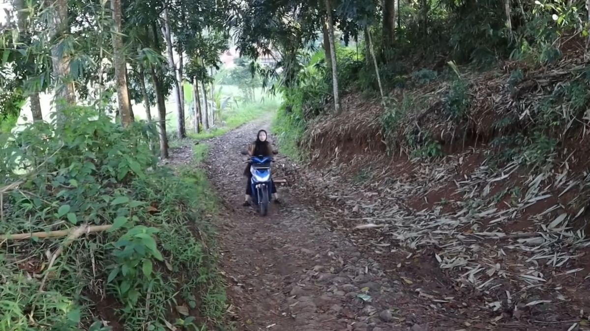 Kondisi Pilu Kampung Asri di Pedalaman Cianjur, Warga Keluhkan Jalan Rusak hingga Susah Listrik