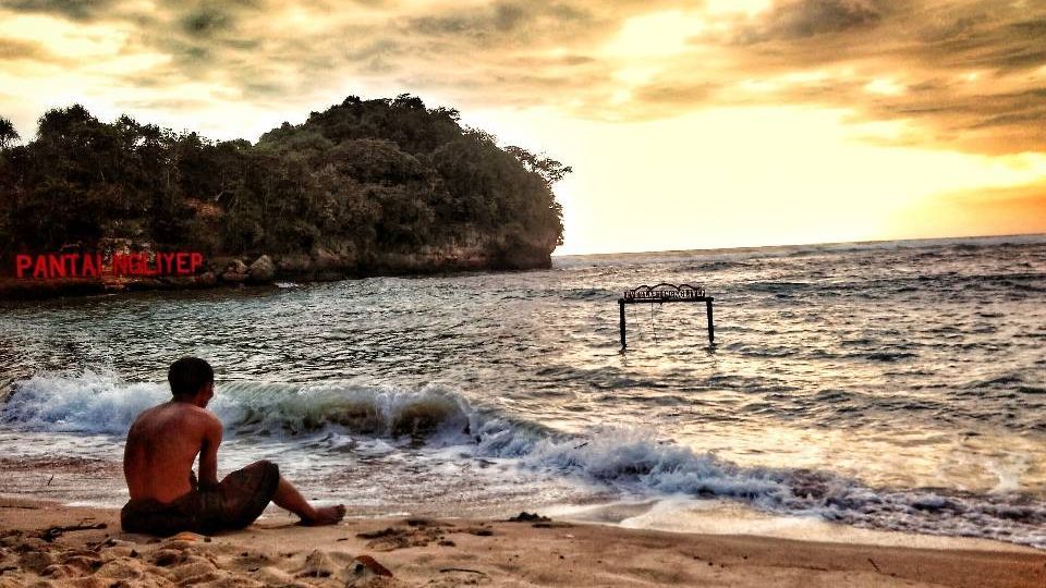 Potret Senja Terbaik di Pantai Ngliyep Malang, Lelah Lewati Jalan Berbukit Terbayar Lunas