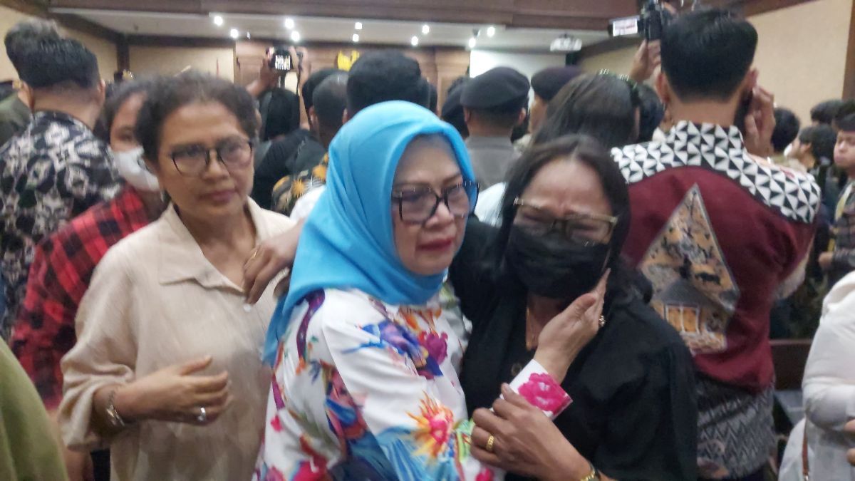 Tangis Keluarga Pecah saat Lihat SYL Divonis 10 Tahun Penjara