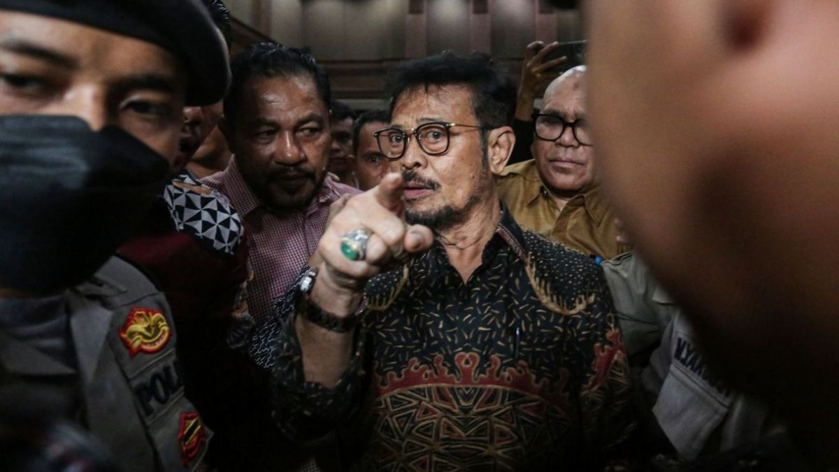 FOTO: Ekspresi Syahrul Yasin Limpo saat Berterima Kasih dan Minta Maaf usai Divonis 10 Tahun Penjara