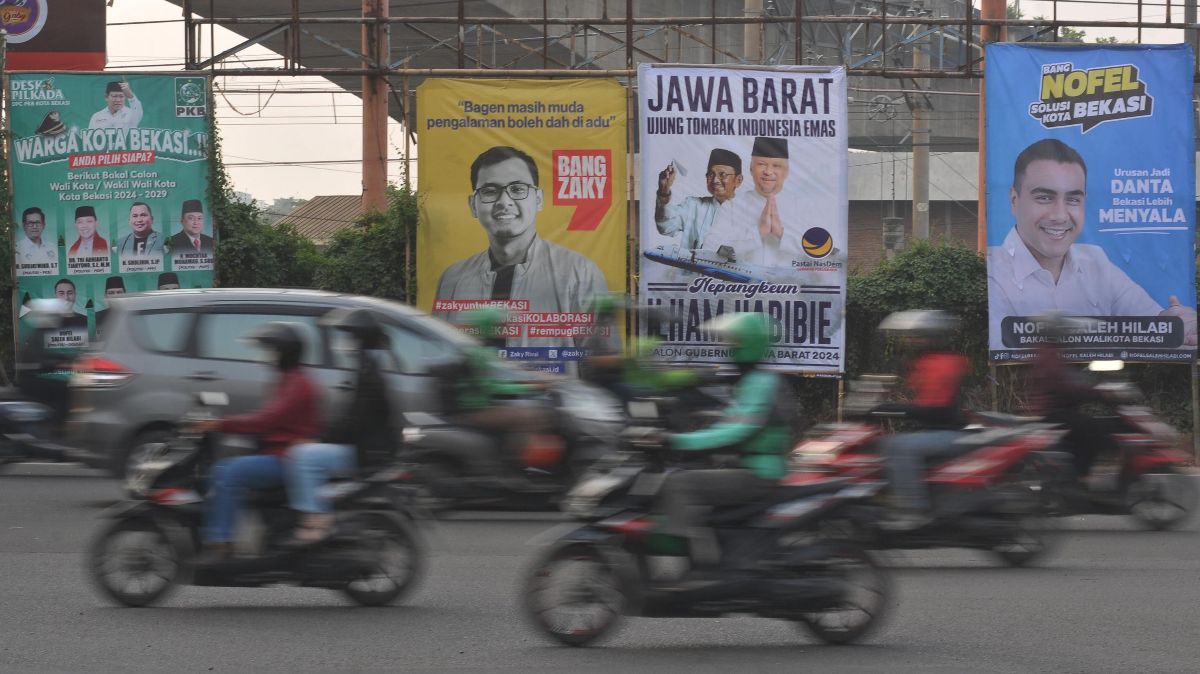 FOTO: Penampakan Alat Peraga Kampanye Pilkada Mulai Bertebaran di Bekasi