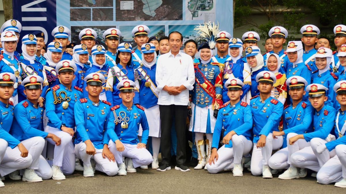 Didampingi Zulhas, Presiden Resmikan ‘Jokowi Learning Centre’ di SMA Kebangsaan Lampung