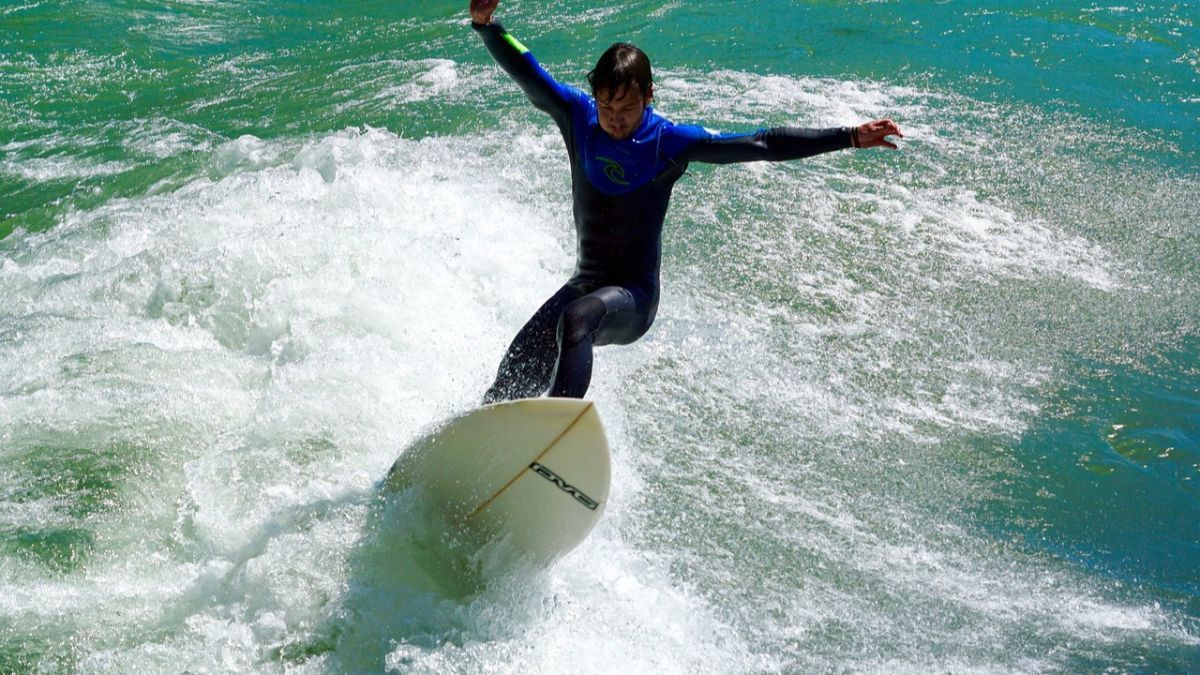 Pesona Pantai Plengkung di Banyuwangi, Jadi Salah Satu Lokasi Surfing Terbaik di Asia