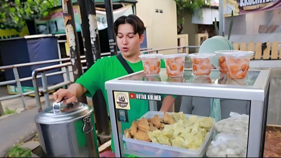 Berubah Signifikan, Ini Sederet Potret Sidik Eduard yang Sepi Job dan Harus Tahan Malu Julan Cilok -Pendapatan Perhari Jadi Sorotan