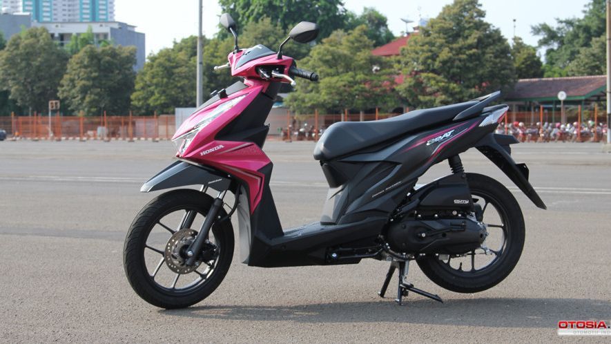 Honda Beat 2024 menawarkan fitur praktis, berkendara menjadi lebih aman dan nyaman.