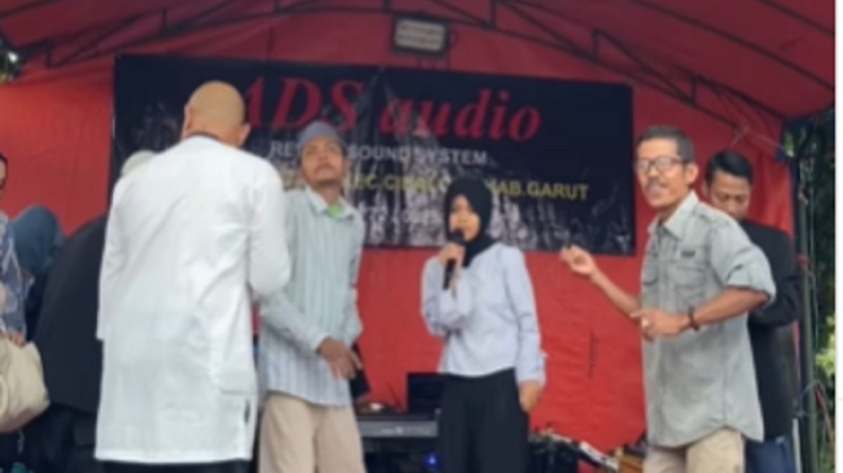 Begini Serunya Jika para ODGJ Jadi Bintang Tamu Dangdutan Acara Hajatan, Suaranya Keren Banget Tak Kalah Sama Biduan