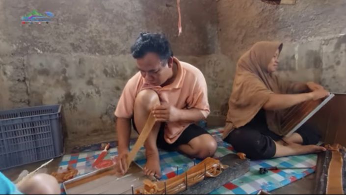 Dulu TKI di Arab Saudi, Pria Ini Kini Sukses Buka Pabrik Kerupuk di Kampung Halaman