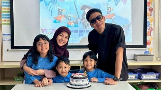 Desta dan Natasha Rizky Kompak Hadir di Sekolah, 8 Foto Ulang Tahun Miskha Yang Ke-8