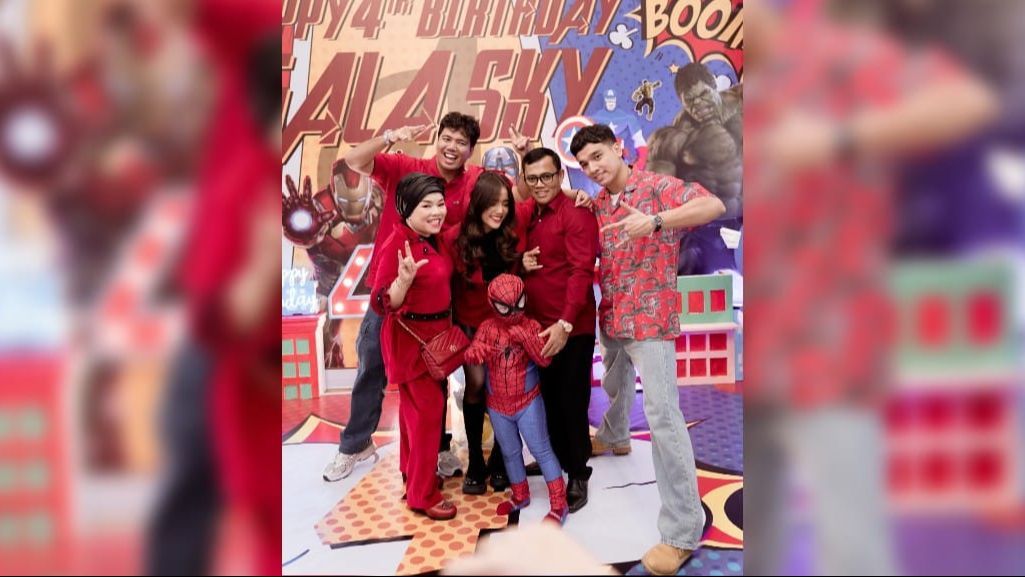 9 Momen Keseruan di Ulang Tahun Gala Sky ke-4, Tampil dengan Kostum Spider Man