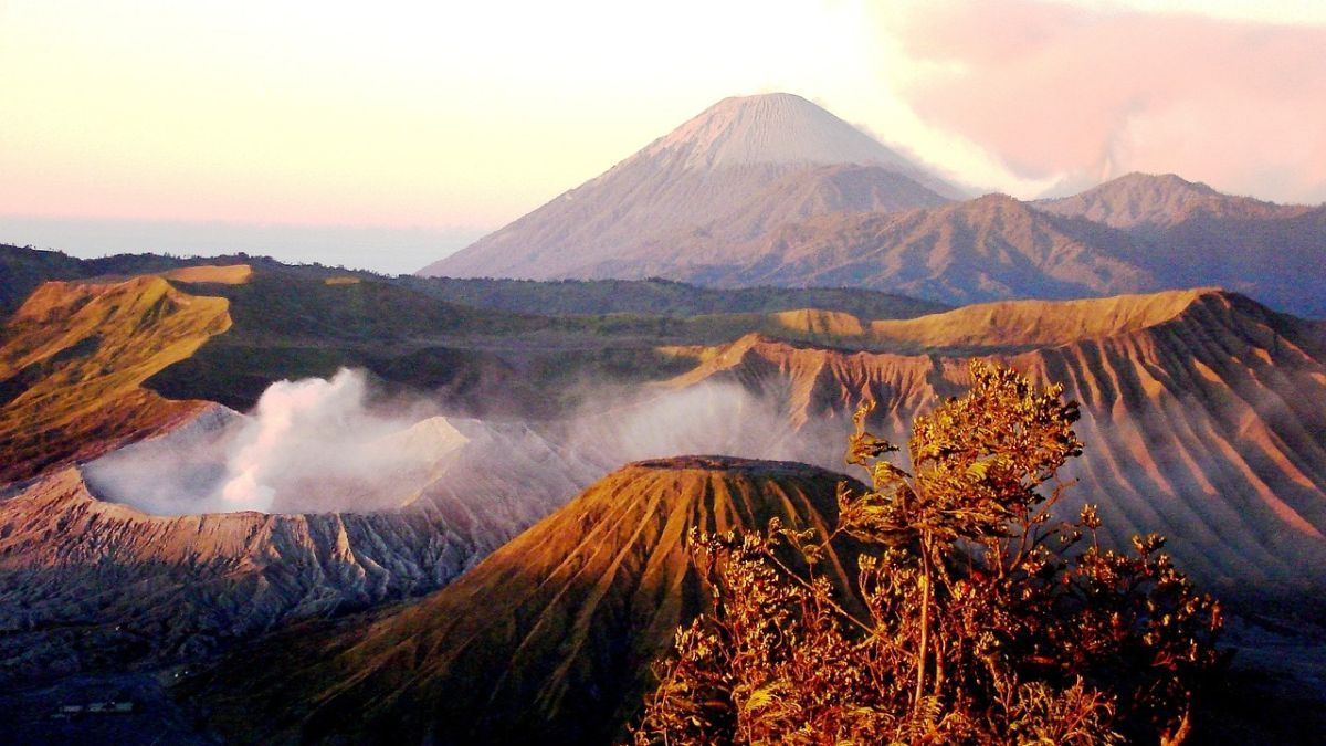 40 Caption Bromo Lucu, Receh dan Menghibur