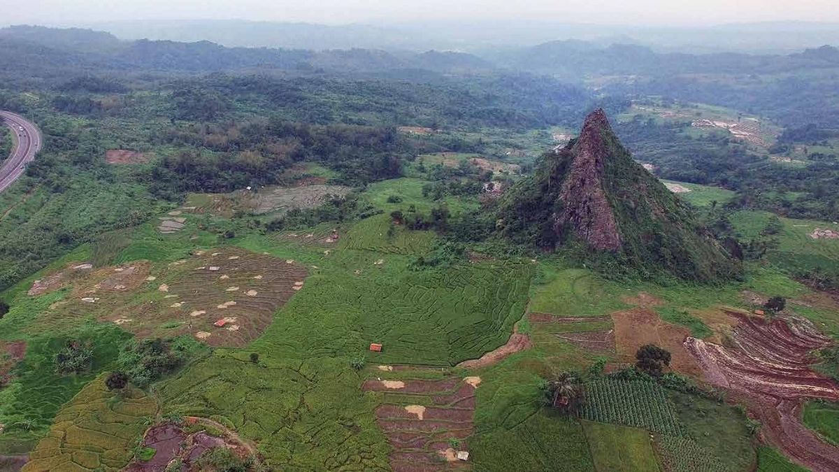 Fakta Unik Gunung Patenggeng Purwakarta, Peninggalan Zaman Purba yang Ada di Cerita Sangkuriang