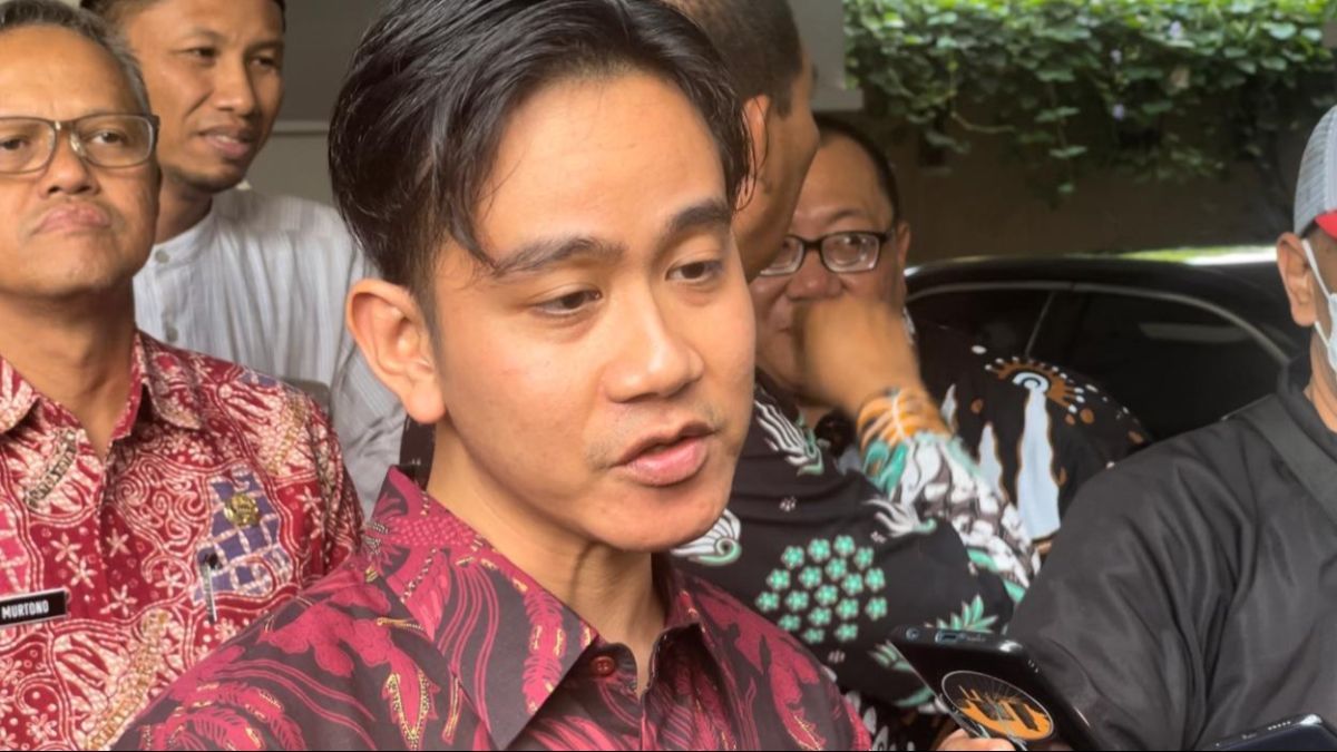 Gibran Serahkan Surat Pengunduran Diri sebagai Wali Kota ke DPRD Solo