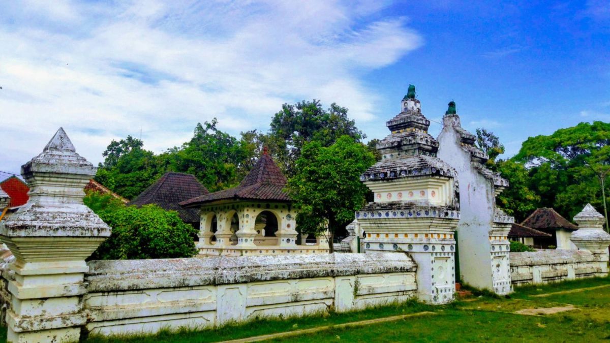 Kenalan dengan Gopala Gopali, Penjaga Gerbang Keraton Kanoman Berbentuk Pintu