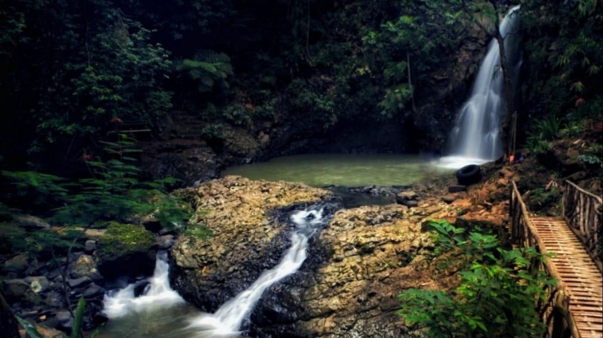 Merasakan Keunikan Curug Ciangin Subang, Bisa Uji Adrenalin Melompat dari Ketinggian 7 Meter