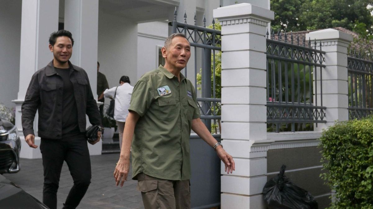 'Telunjuk Maut' Babah Alun Saat Menikmati CFD di Jakarta