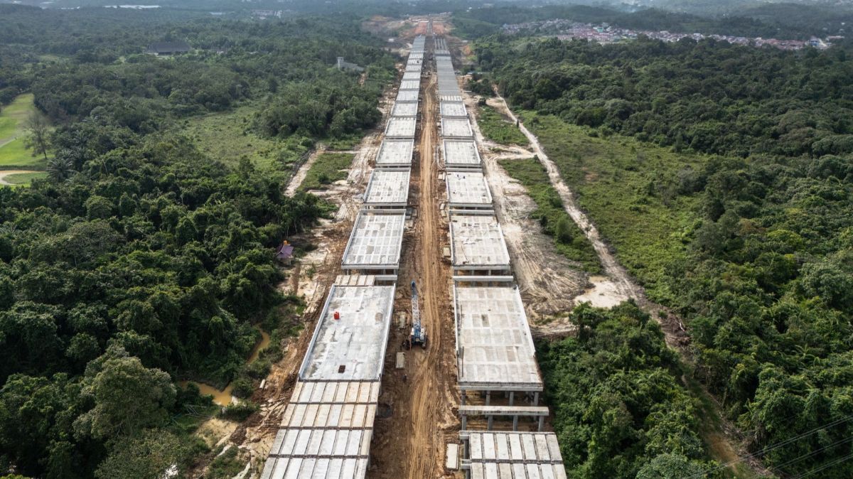 FOTO: Penampakan Jalan Tol IKN yang Membelah Hutan Kalimantan, Pembangunannya Terus Dikebut Jelang HUT RI