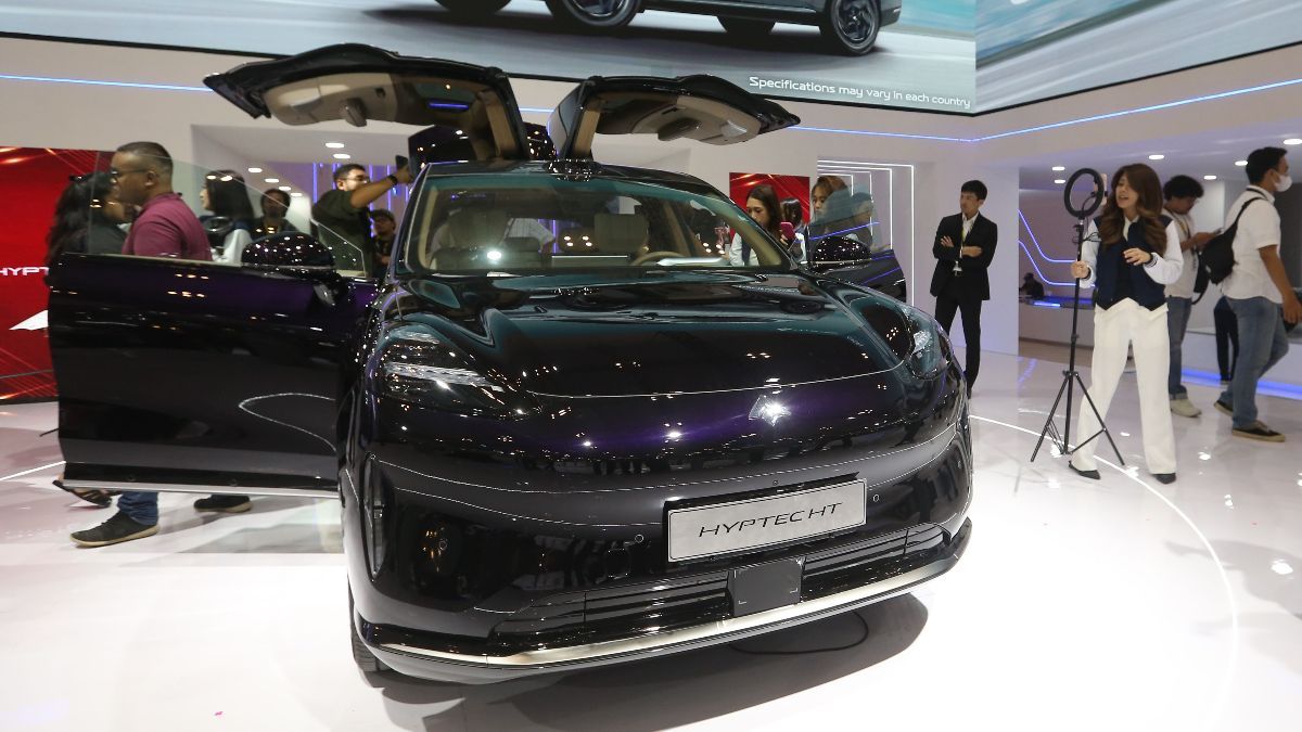 FOTO: Mewahnya SUV Listrik AION Hyptec HT Mejeng di GIIAS 2024, Usung Pintu Gullwing yang Terbuka ke Atas