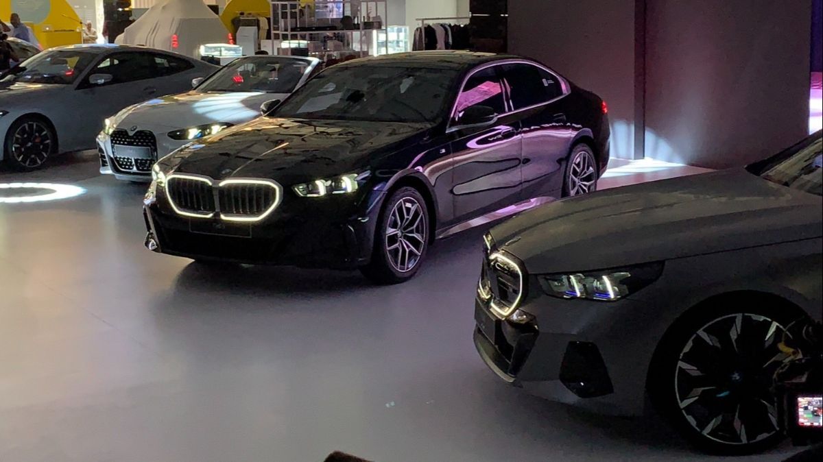 BMW Luncurkan 5 Model Baru di GIIAS 2024, Ada Satu Mobil Listrik