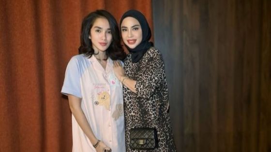 Daster Party Seru, 8 Foto Ussy Sulistiawaty Rayakan Ulang Tahun Bareng Sahabat