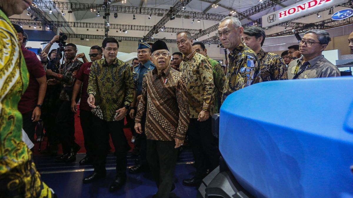 FOTO: Momen Wapres Ma'ruf Amin Tinjau Pameran Otomotif GIIAS 2024