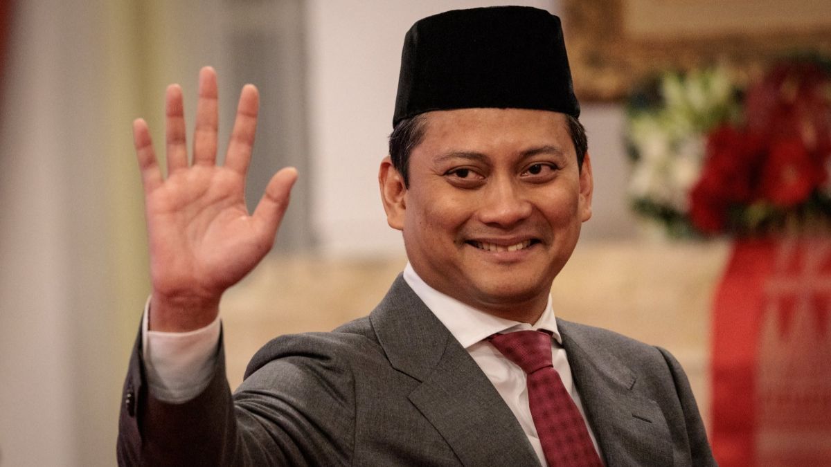 FOTO: Senyum Thomas Djiwandono Keponakan Prabowo Saat Dilantik Jokowi Jadi Wakil Menteri Keuangan