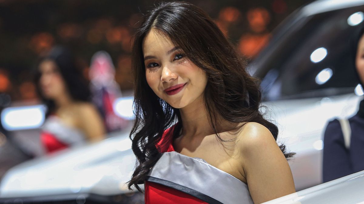 FOTO: Pesona SPG Cantik Ramaikan Arena GIIAS 2024