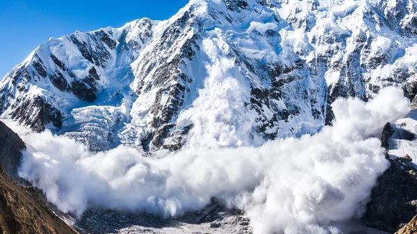 Pendaki Gunung Lihat Gundukan Hitam di Atas Salju Putih, Begitu Didekati Ternyata Sosok yang Sudah Lama Hilang