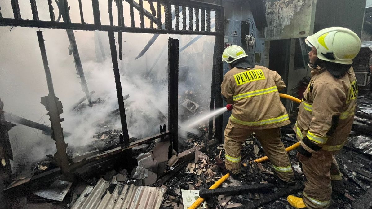 Diduga Ulah ODGJ Bermain Api, 10 Rumah Dinas Jakarta Barat Hangus Terbakar Sebabkan 1 Orang Tewas