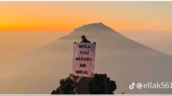 Kibarkan Spanduk 'Will You Marry Me?' di 7 Puncak Gunung, Perjuangan Pria Demi Lamar Sang Kekasih Ini Jadi Sorotan