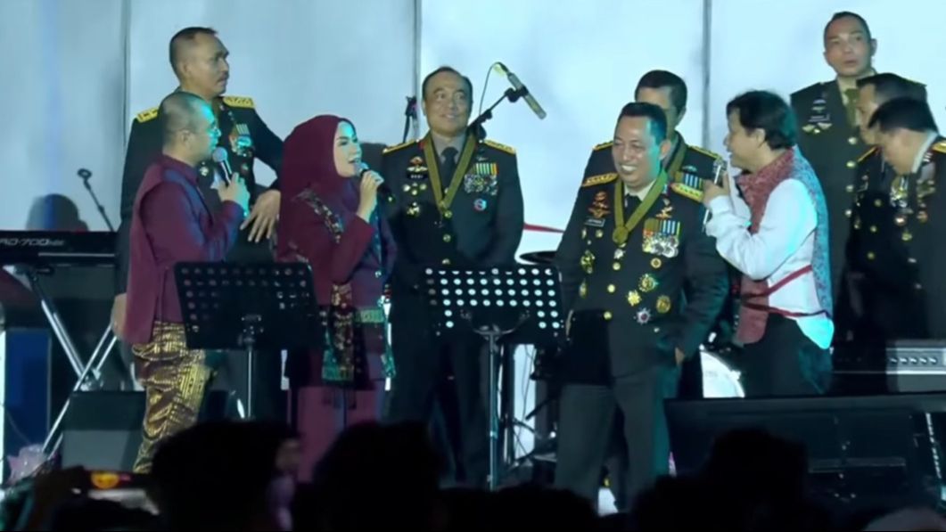 VIDEO: Dashyat Kapolri Duet dengan Armand Gigi Nyanyi Lagu Favorit Panglima TNI saat Pacaran