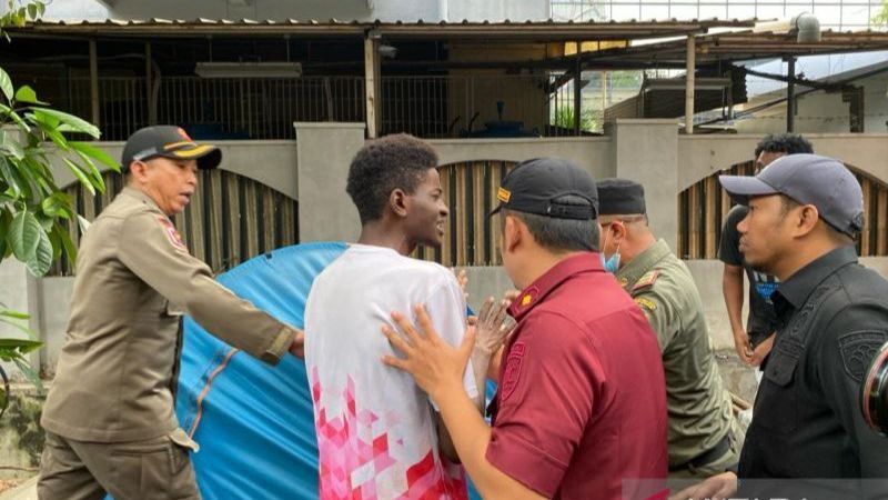 Heru Budi soal Pembongkaran Tenda Pencari Suaka: Kita Kembalikan ke Pengungsian yang Layak