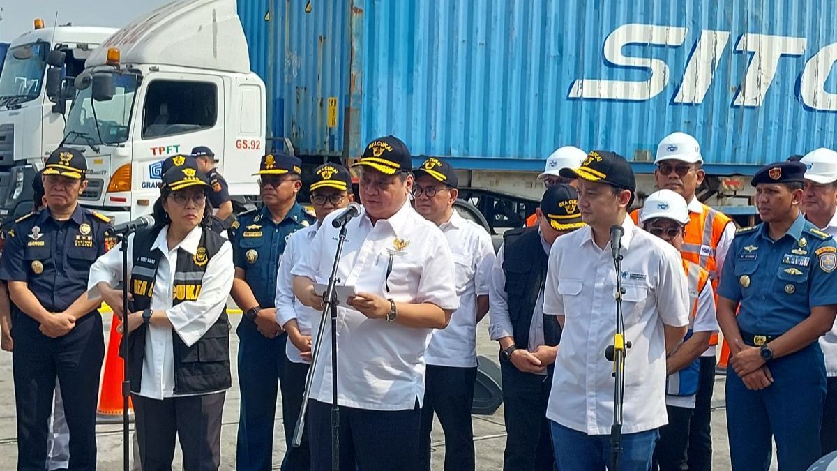 Menko Airlangga: Kerugian Ekonomi Akibat Karhutla Capai Rp150 Miliar