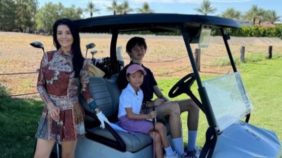 Panas-Panasan di Suhu 45 Derajat, 7 Foto Farah Quinn Main Golf di Amerika Bareng Dua Anaknya