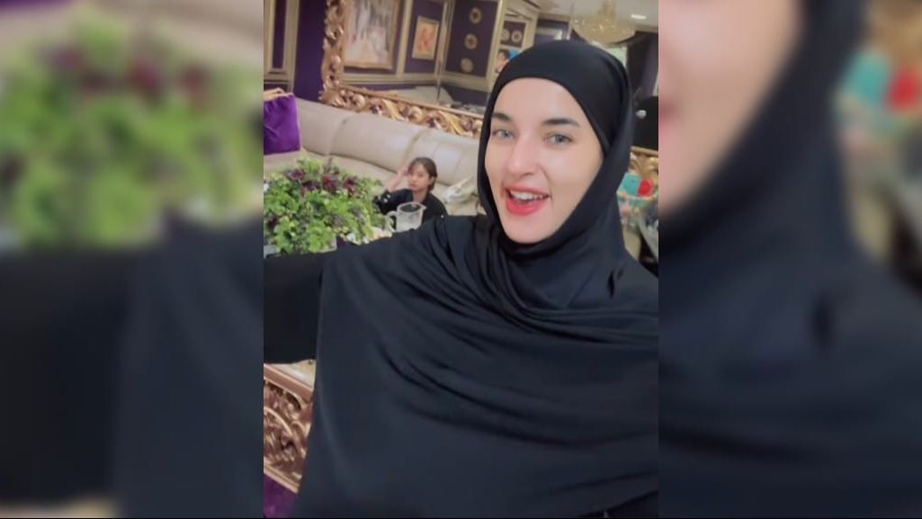 8 Potret Tasya Farasya saat Hadir di Acara Kajian, Tampil Berhijab Bikin Pangling