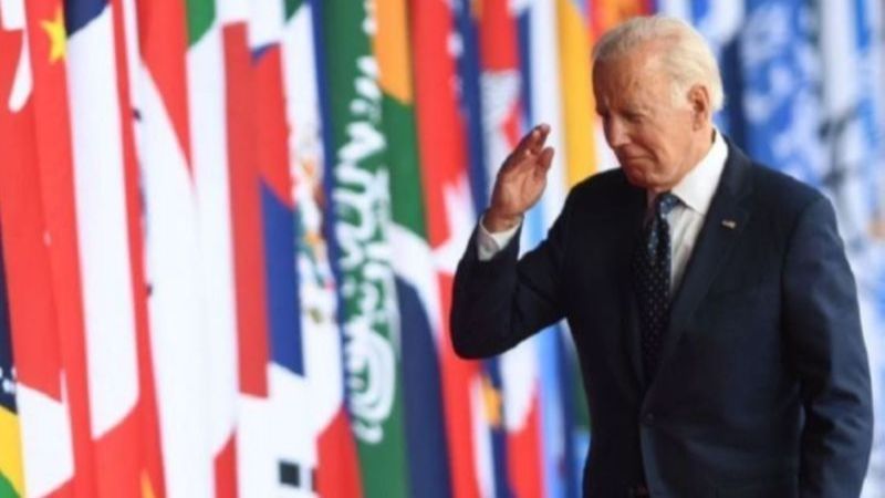 Mundur Sebagai Kandidat, Joe Biden Dukung Kamala Harris Lawan Trump di Pilpres AS