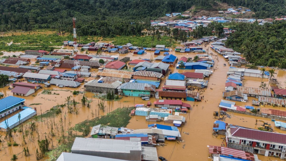 FOTO: Penampakan Banjir Parah Landa Desa-Desa di Halmahera Tengah