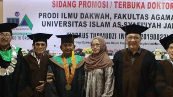 Disertasinya Soal Musik & Dakwah, 7 Foto Rhoma Irama Jadi Penguji Ahli Sidang Mahasiswa S3