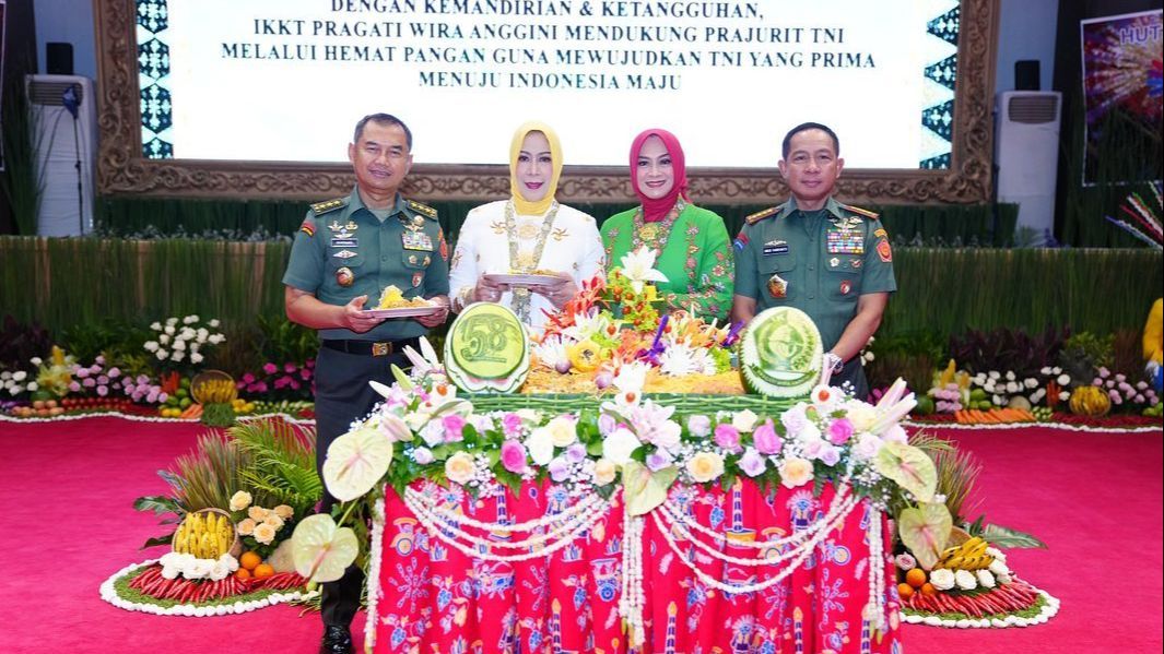 Berhijab Merah, Pesona Istri Panglima TNI di Syukuran Ultah IKKT Curi Perhatian