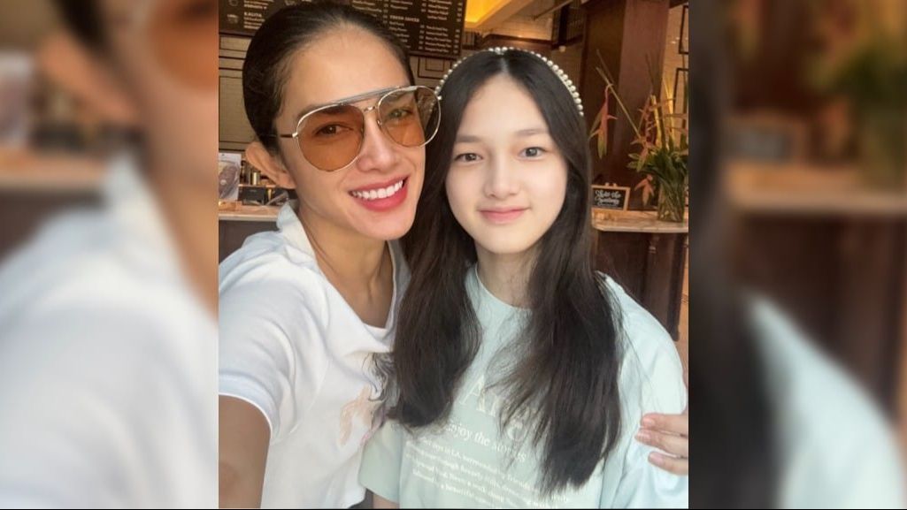 Cantik! Foto-foto Terbaru Elea Anak Ussy Sulistiawaty yang Penampilannya Makin Mencuri Perhatian, Kini jadi Anak Gadis