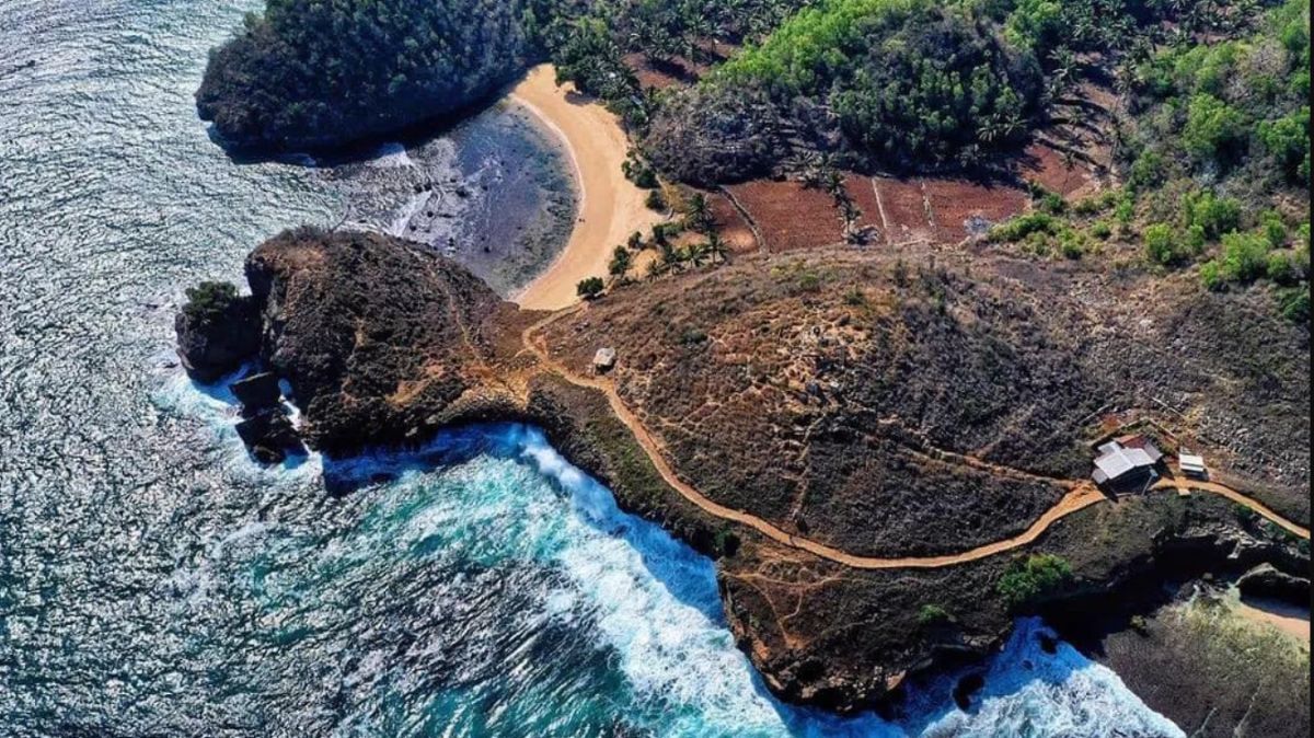 Potret Pantai Mirip Raja Ampat di Pacitan, Pemandangannya saat Matahari Terbenam Tak Terdefinisikan Kata-kata