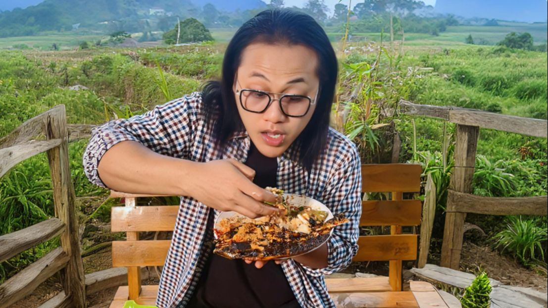 Lucu! Food Vlogger asal Lamongan Ini Tak Pernah Bilang Enak