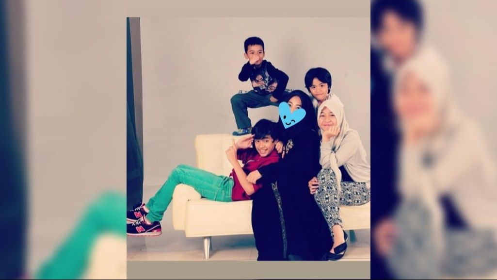 Foto-foto Lawas Ummi Pipik Bersama Anak-anaknya yang Masih Kecil, Bagikan Kisah Mengharukan Membesarkan Anak Setelah Kepergian Ustaz Jefri