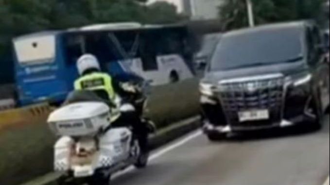 Mobil Dinas Menteri Agama Masuk Jalur Busway, Ini Kata Dirlantas Polda Metro