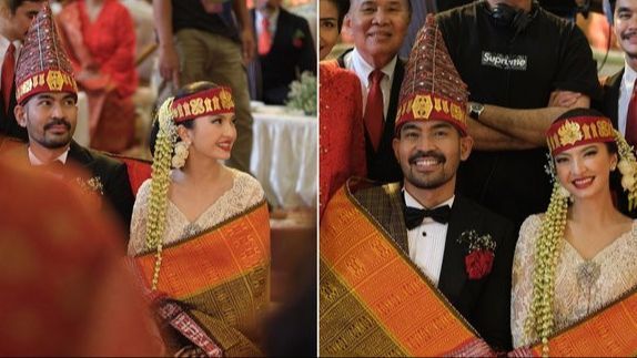 Serasi Banget, 8 Potret 'Pernikahan' Robby Purba dan Raline Shah Gunakan Adat Batak