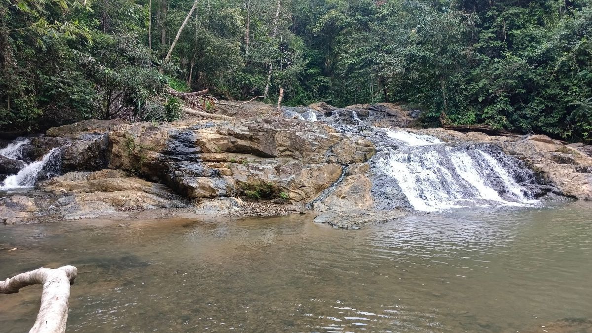 Pesona Air Terjun Doyam Turu Lempesu di Kabupaten Paser