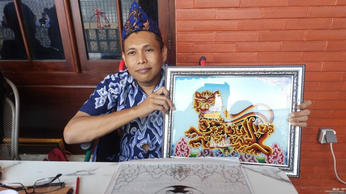 Perjuangan Kusdono Rastika Angkat Seni Lukis Kaca Cirebon, Karyanya Pernah Dipesan Jokowi hingga Dikirim ke Amerika