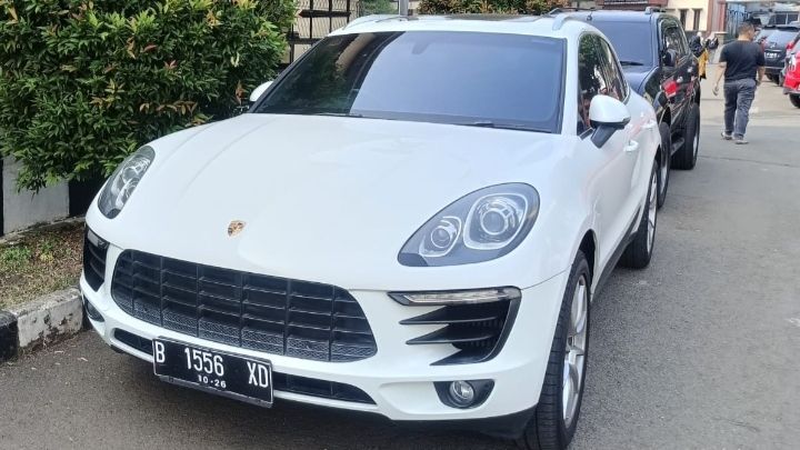 Penampakan Mobil Mewah Porsche yang jadi Barang Bukti Kasus Anggota KPK Gadungan