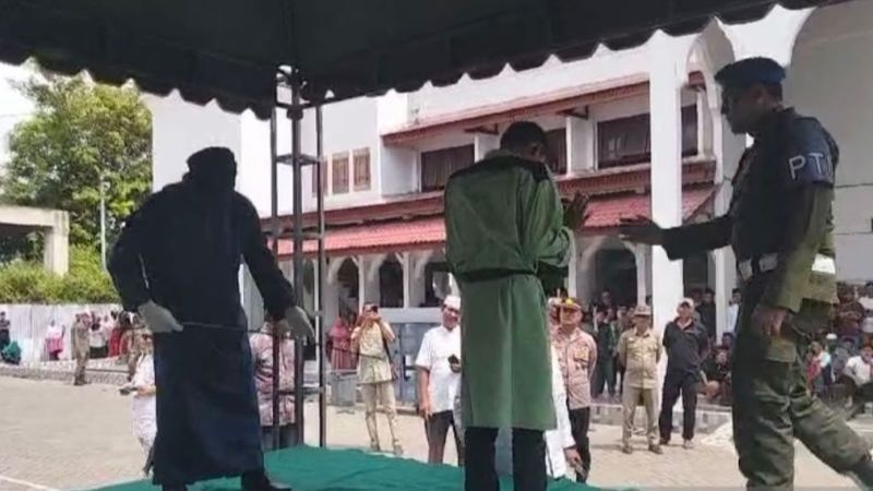 Langgar Syariat Islam di Aceh, 9 Orang Dihukum Cambuk