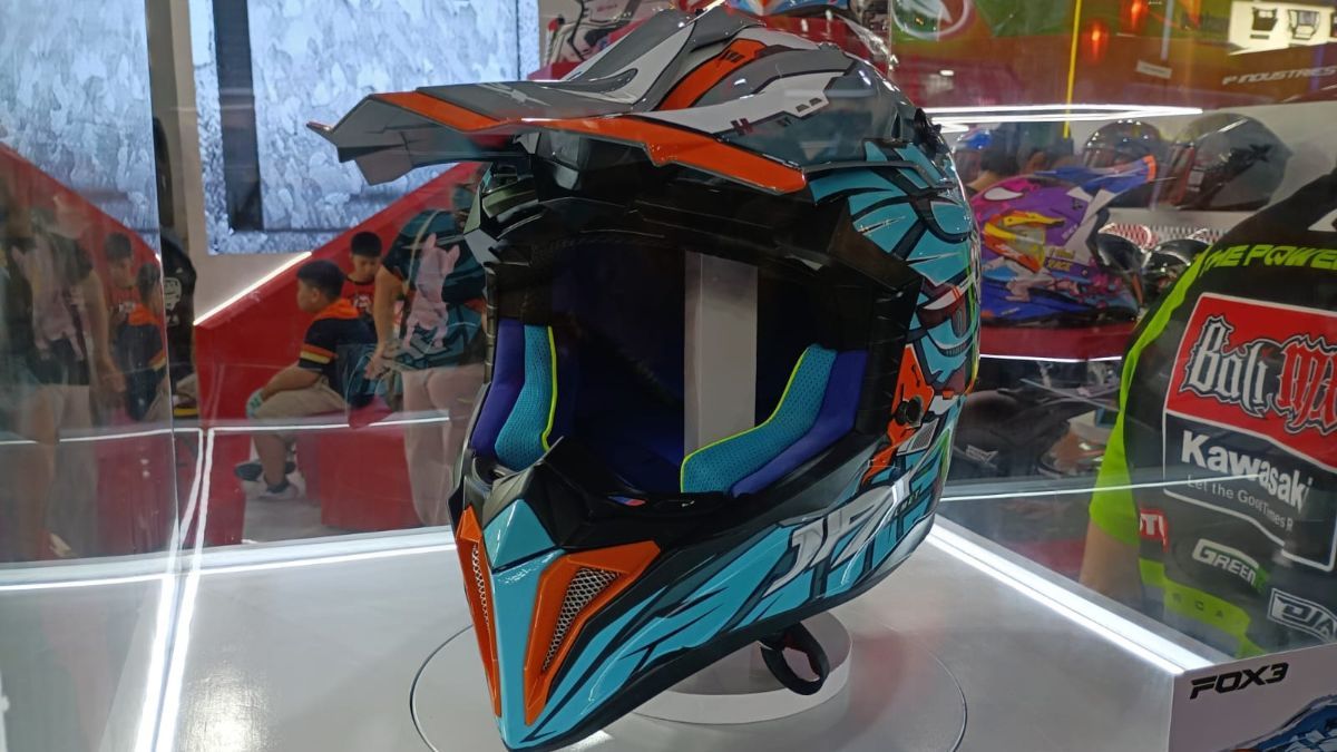 JP Industries meluncurkan 3 helm terbaru di GIIAS 2024.